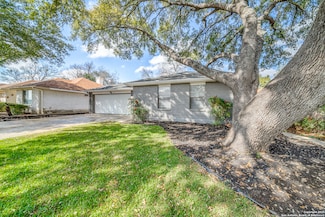 137 Plaza Dr, Universal City, TX 78148