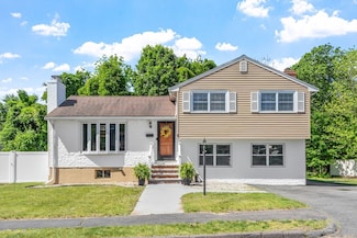 2 Appleton Rd, Wakefield, MA 01880