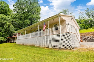 678 Ridge Rd, Caryville, TN 37714