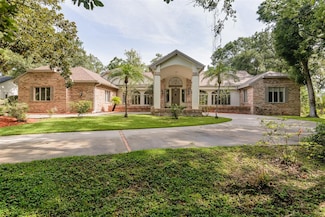 3042 Oak Creek Dr N, Clearwater, FL 33761