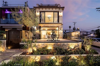 302 3rd St, Huntington Beach, CA 92648