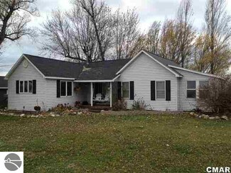 3556 E McBrides Rd, Edmore, MI 48829