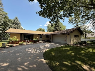 1610 N 6th St, Montevideo, MN 56265