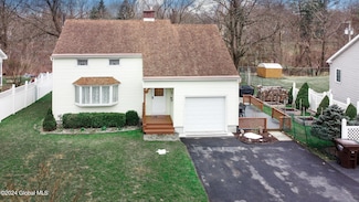 6 Merrifield Place, Delmar, NY 12054