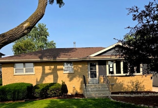7447 Beloit Ave, Bridgeview, IL 60455