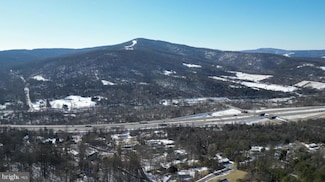 1070 Granny Smith Rd, Apple Mountain Lake, VA 22642