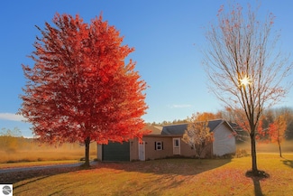 9297 Kingsfield Dr, Kingsley, MI 49649