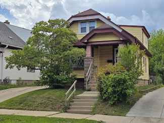 2931 N 58th St, Milwaukee, WI 53210