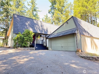 110 E Rhododendron Ln, Union, WA 98592