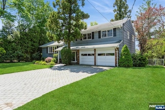 150 Charlotte Place, Englewood Cliffs, NJ 07632