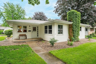 728 Buchanan St, Little Chute, WI 54140