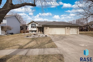 3518 S Matthew Dr, Sioux Falls, SD 57103