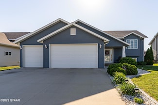 3865 S 17th St, Grand Forks, ND 58201