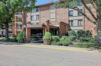 301 Lake Hinsdale Dr Unit 106, Willowbrook, IL 60527