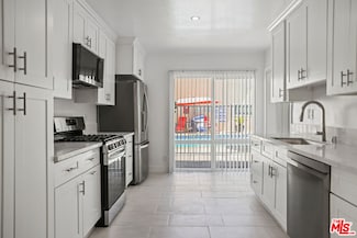 11860 Chandler Blvd Unit 10, Los Angeles, CA 91607
