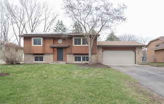 9901 Yalta St NE, Circle Pines, MN 55014