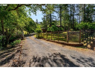 905 Summit Loop, Grants Pass, OR 97527