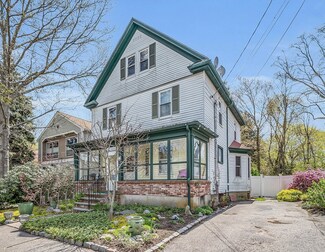 17 Whitney St, Chestnut Hill, MA 02467