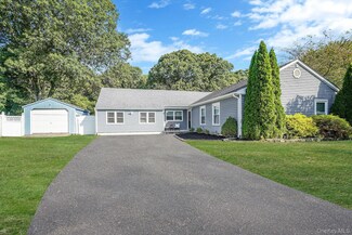 9 Carston St W, Selden, NY 11784