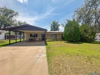 1307 N Country Club Cir, Carlsbad, NM 88220