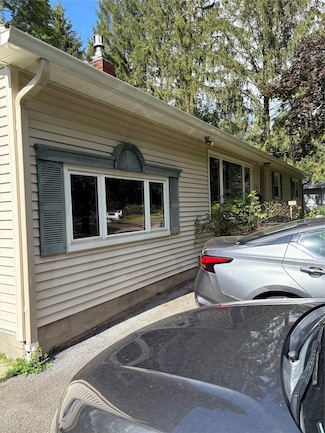 20 Manor Rd, Rhinebeck, NY 12572