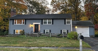 21 Blackberry Ln, Framingham, MA 01701