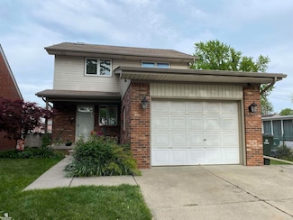 27928 Ursuline St, Saint Clair Shores, MI 48081