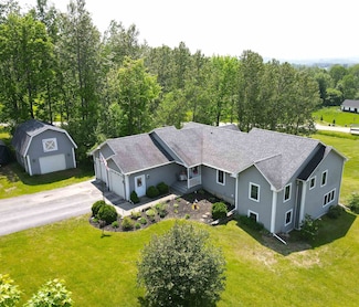 33 Crab Apple Ln Unit 1, Derby, VT 05829