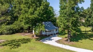 1061 New Hutchinson Mill Rd, Lagrange, GA 30240