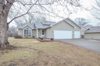 902 Hillock St NW, Isanti, MN 55040