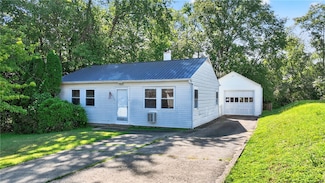 1660 The Cir, Washington, PA 15301