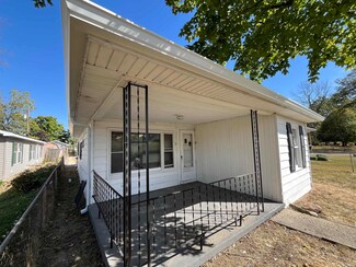 1832 Columbus St, New Castle, IN 47362