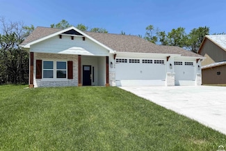 1126 Bluestem Dr, Baldwin City, KS 66006