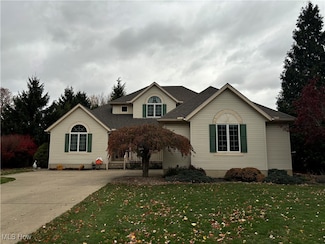112 Squires Ct, South Amherst, OH 44001