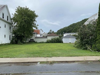 14 Tuttle St, Bellows Falls, VT 05101