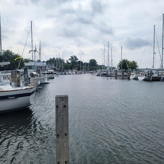 1200 Lakeshore Dr Unit 14, Muskegon, MI 49441