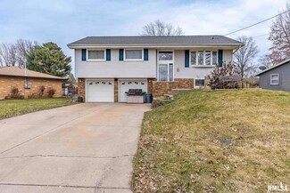 404 Longbow Dr, Peoria, IL 61604