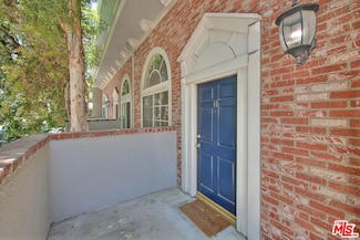 8741 Darby Ave Unit 16, Northridge, CA 91325