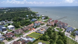 533 Villa Dr, Seabrook, TX 77586