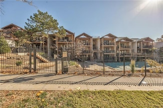 4727 Jarboe St Unit 83, Kansas City, MO 64112