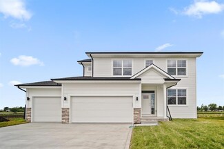 327 41st St SW, Altoona, IA 50009