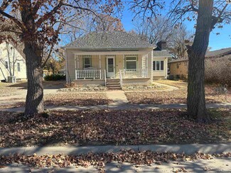 302 S Adams St, Hillsboro, KS 67063