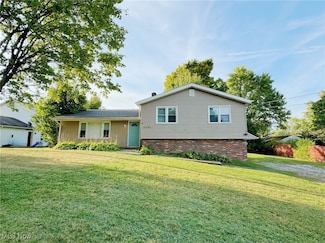 13595 Carlton St, Burton, OH 44021