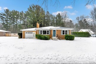 14972 Lakeshore Dr, Grand Haven, MI 49417