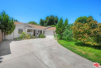 6827 Bianca Ave, Van Nuys, CA 91406