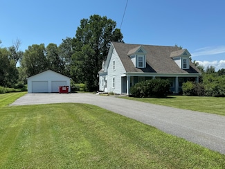 526 Gardiner Rd, Dresden, ME 04342