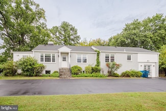 2177 Chain Bridge Rd, Vienna, VA 22182