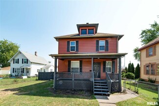 2127 Dixwell St, Davenport, IA 52802