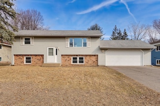 8291 Sunnyside Rd, New Brighton, MN 55112