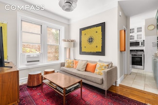 261 W 22nd St Unit 4, New York, NY 10011